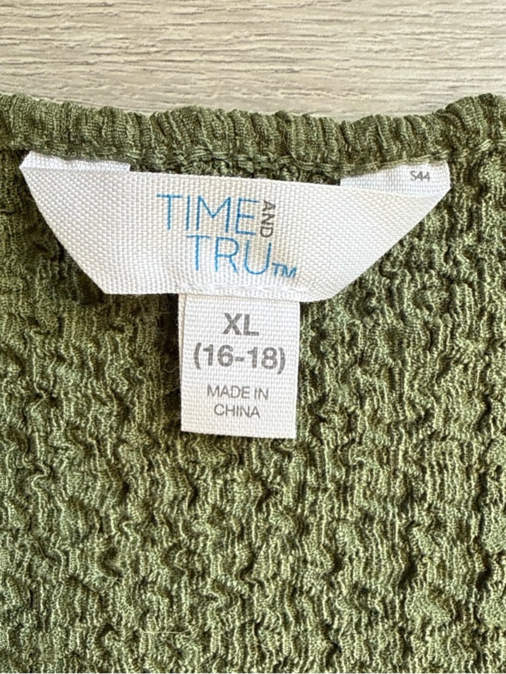 Time and Tru Olive Green Pucker Textured Square Neck Tee Top Women's XL 16-18 - Picture 2 of 5